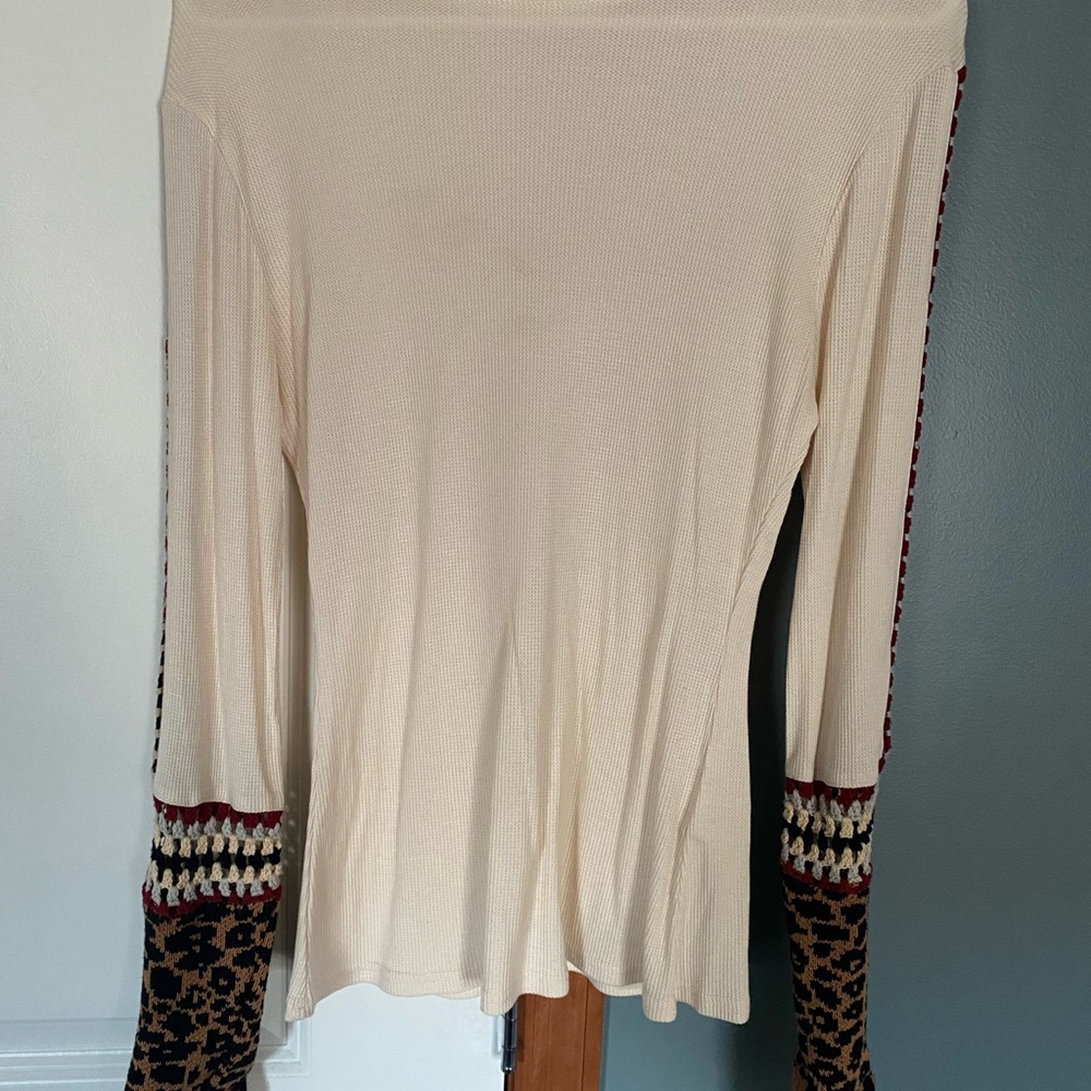 Gimmicks by BKE Beige Off-Shoulder Top with Patterned Sleeves